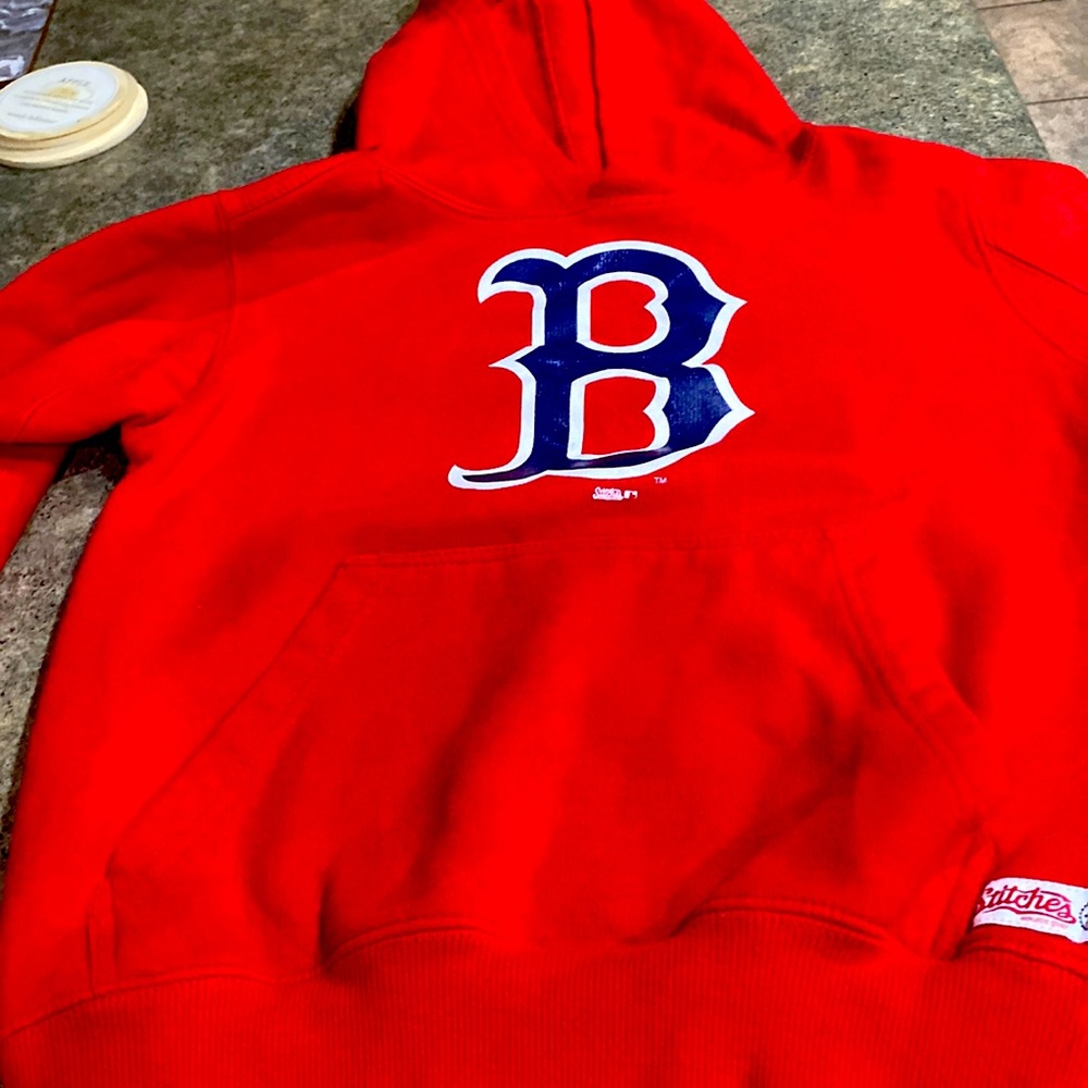 Stitches size S color red used